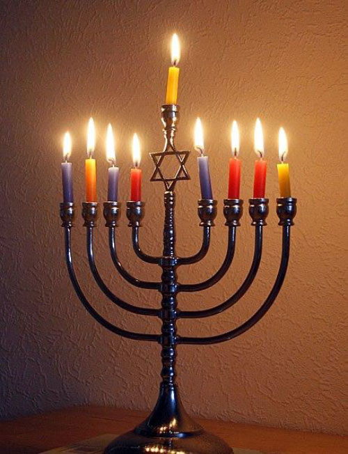 https://commons.wikimedia.org/wiki/File:Hanuka-Menorah.jpg